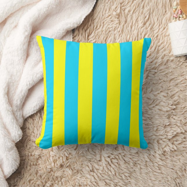 Bright Blue and Yellow Stripes  Kudde (Filt)