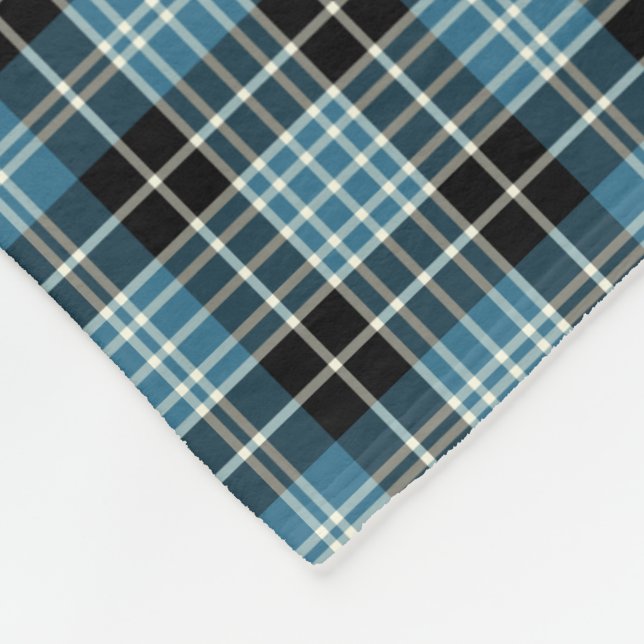 Bright Blue, Black and White Klan Clark Tartan Fleecefilt (Hörn)