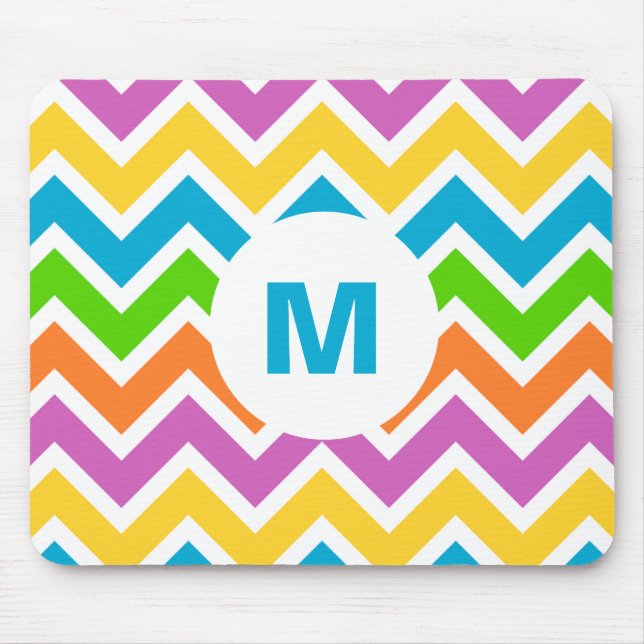 Bright Colorful Rainbow Chevron Monogram Musmatta (Framsidan)