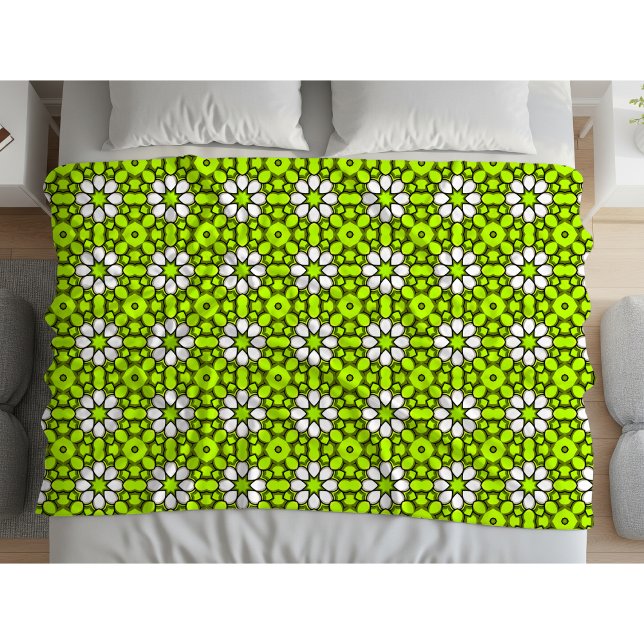 Bright green and white floral patterned fleecefilt (Skapare uppladdad)