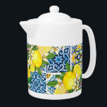 Bright Mediterranean Sicilian Tiles Citrus Lemons<br><div class="desc">Medelhavsplattor,  som är populariserade av Dolce & Gabbanas senaste samlingar i mode,  är en epitome för siciliansk lyx. Ljusa citroner i gulten tillför zest till den här summerade designen.</div>
