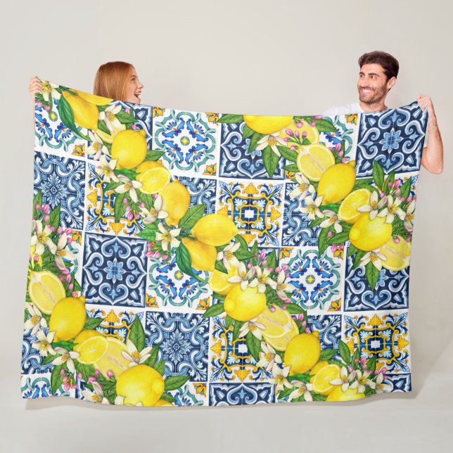 Bright Mediterranean Sicilian Tiles Citrus Lemons Fleecefilt (På plats)