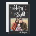 BRIGHT Photo Cute Chalkboard Push Font MERRY Julkort<br><div class="desc">Teckenkort för pennanteckning i cute Chalkboard-Helgdag. Designen har bakgrund och utrymme på ritytan för en bild med MERRY och BRIGHT skriven med penselteckensnitt. Skicka ut till familj och vänner den här eleganten, ett enkelt helgdag för färgkort. Kan anpassas helt. Om du vill ha fler anpassningar kan du kontakta mig på...</div>