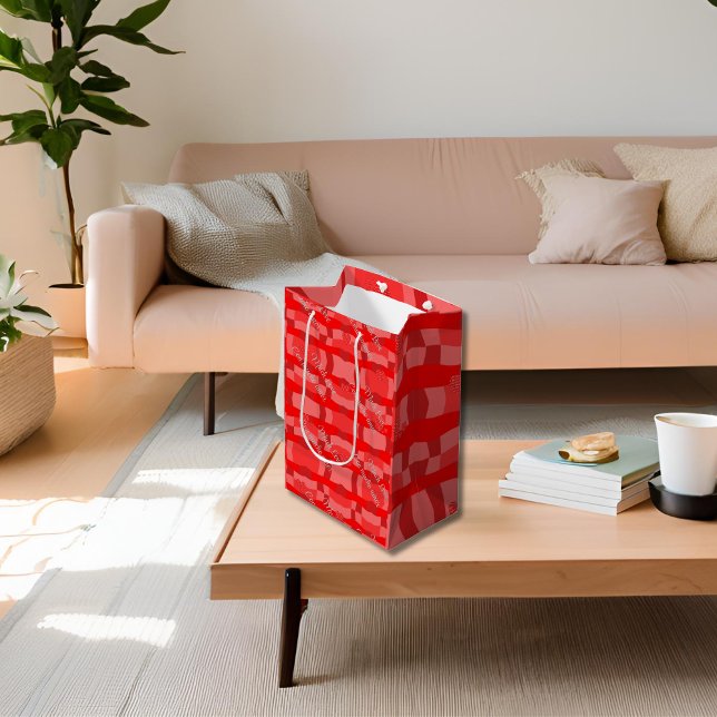 Bright Red Bilingual English Spain "Mucho Kärlek" (Bilingual bright red gif bag medium size, editable text in Spanish. Multilingual project)