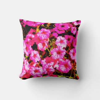 Bright Red Petunias Kudde