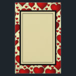 Bright Red Romantic Hearts Mönster Brevpapper<br><div class="desc">En mönster av ljusröda romantiska hjärtan,  några stora små på gultens bakgrund. Det är intressant att tittar struktur mellan hjärtat och ge. Centrumet har en svart gräns över färgaden för enkel skrivning.</div>