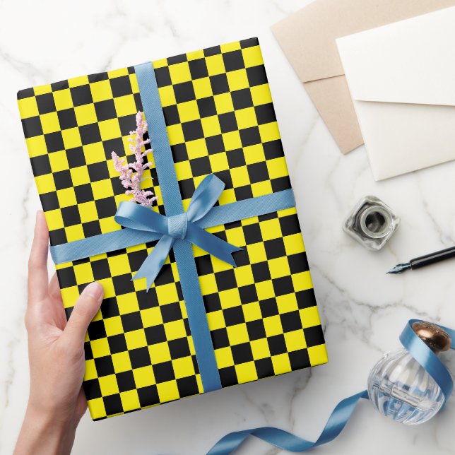 Bright Yellow with Black Square Pattern Style Presentpapper (Gifting)