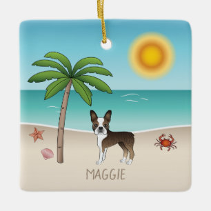 Brindle Boston Terrier på en tropisk sommarstrand Julgransprydnad Keramik