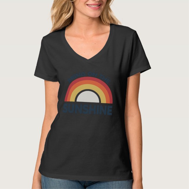 Bring on the Sunshine inspiring Graphic Rainbow T Shirt (Framsida)