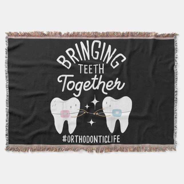Bringing Teeth Together - Ortodontist  Filt (Framsidan)