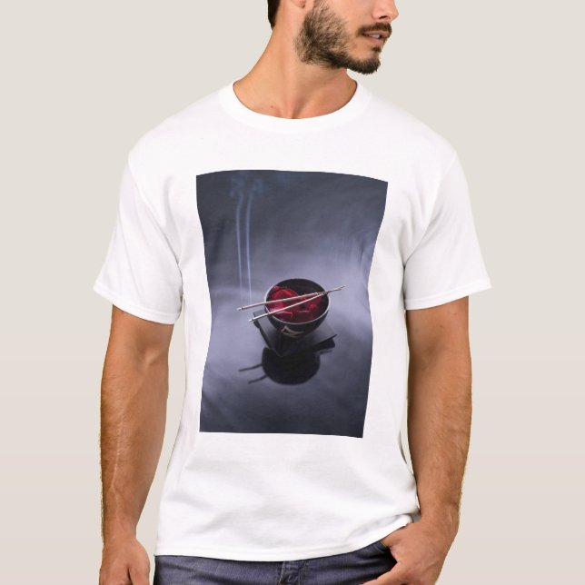 Brinna rökelse överst av bunken av petals t-shirt (Framsida)