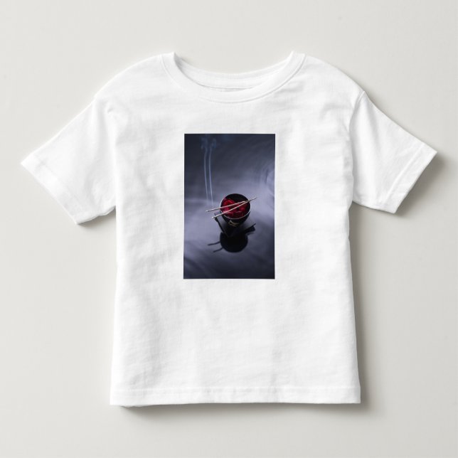 Brinna rökelse överst av bunken av petals t shirt (Framsida)