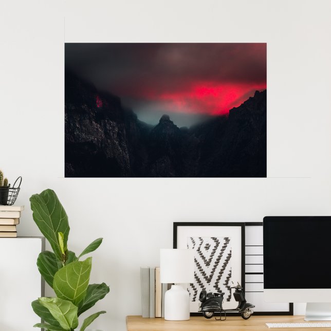 Brinnande moln, dimma och berg poster (Hemmakontoret)