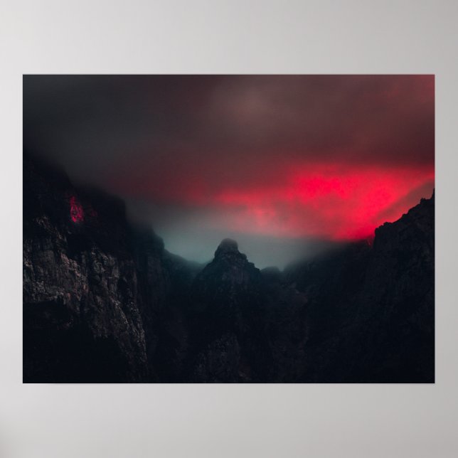 Brinnande moln, dimma och berg poster (Framsidan)
