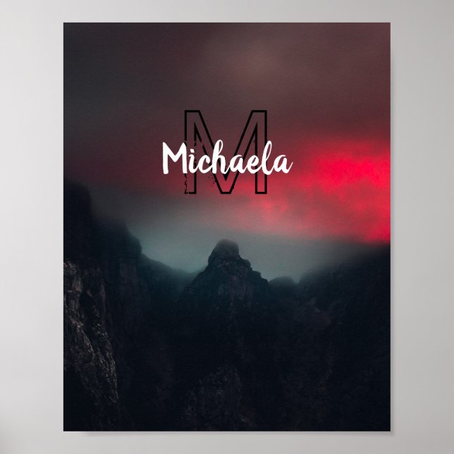 Brinnande moln, dimma och bergsmonogram i himlen poster (Framsidan)
