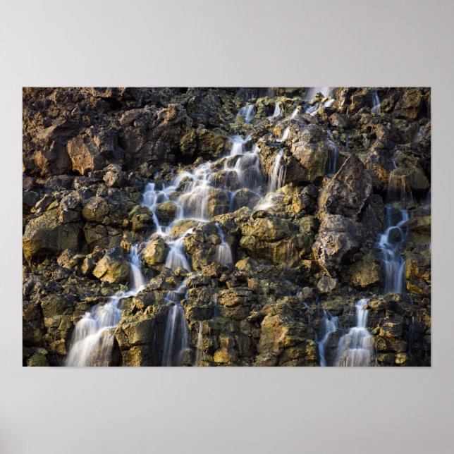 Brinnedfall från vulkaniska sten poster (Framsidan)