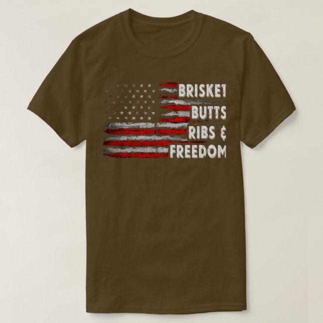 Brisket Butts Ribs and Freedom BBQ American flagga T Shirt (Design framsida)