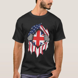 British American Flaggor Händer Ripping Flagga on  T Shirt