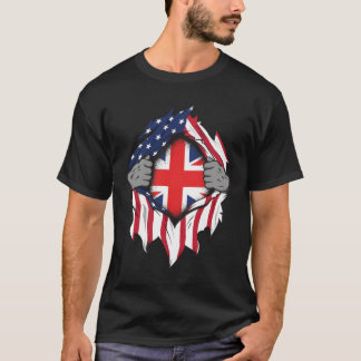 British American Flaggor Händer Ripping Flagga on T Shirt