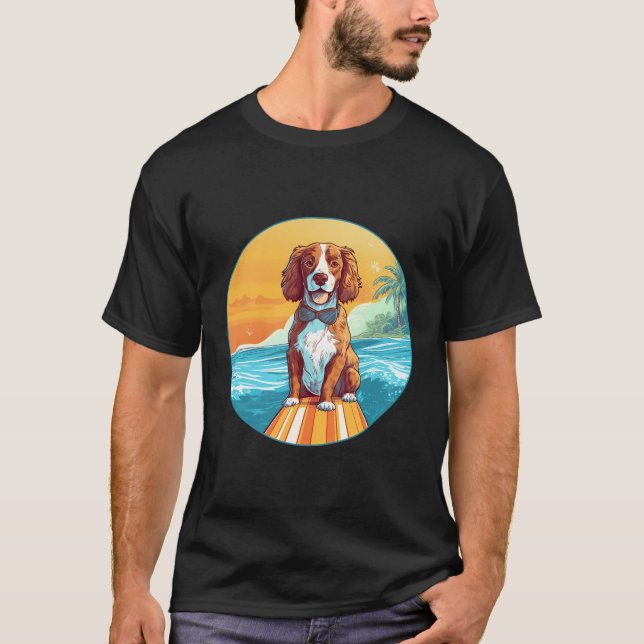 Brittany Spain Surfing Rolig hund Beach T Shirt (Framsida)