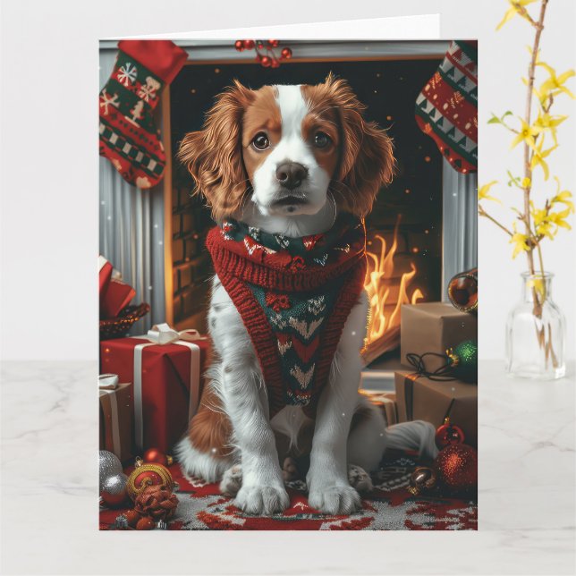Brittany Spaniel med julklappar öppen spis  Kort (Gul blomma)