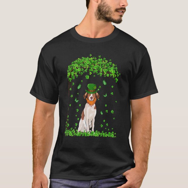 Brittany St Patricks Day Lover Irish Shamrock Dog  T Shirt (Framsida)