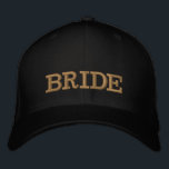BRITTISK BROMMASKINKETT guld / Svart Broderad Keps<br><div class="desc">Hattbroderade: Klassiskt golden/svart mode basebolllock med texten "BRIDE" för bachelorette party/hens party,  bröllop,  costume party dress up/night out</div>