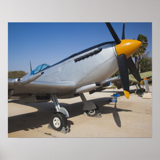 Brittisk byggt Spitfire-kombattant Poster (Framsidan)