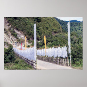 Bro med buddhistiska böneflaggor - Bhutan Poster