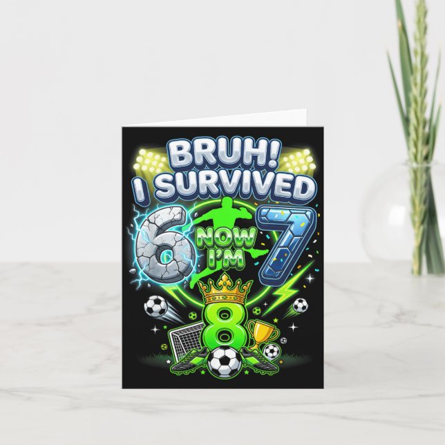 Bro överlevde 6-7 8 Fotboll Rolig 8-årsdag Kids Kort (Framsida)
