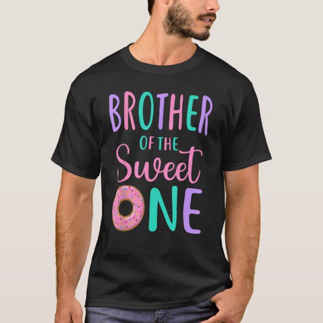 Broder till den svenske en bro 1:a födelsedagstjuv t shirt (Framsida)