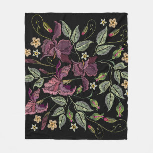 Broderad Lila Irises Black Background. Fleecefilt