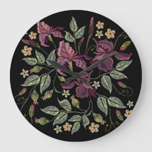 Broderad Lila Irises Black Background. Stor Klocka