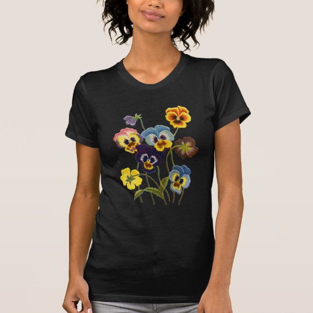 Broderad Parad i Pansies Tee Shirt (Framsida)