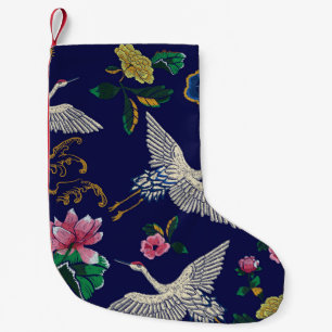 Broderade kranar och blommor, sömlösa vintagar liten julstrumpa