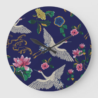 Broderade kranar och blommor, sömlösa vintagar stor klocka