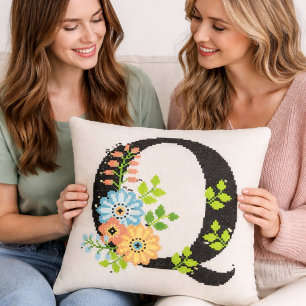 Broderat blommotiv - Bokstav O Kudde
