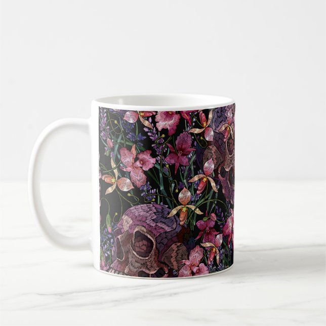 Broderier, humant skalle och rosa, orchidblommor kaffemugg (Vänster)
