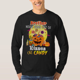 Brodern Har Alltid Massor Av Kyssar Och Godis Hall T Shirt