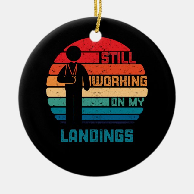 Broken Arm Kids får bra jobb med landningar Julgransprydnad Keramik (Framsidan)