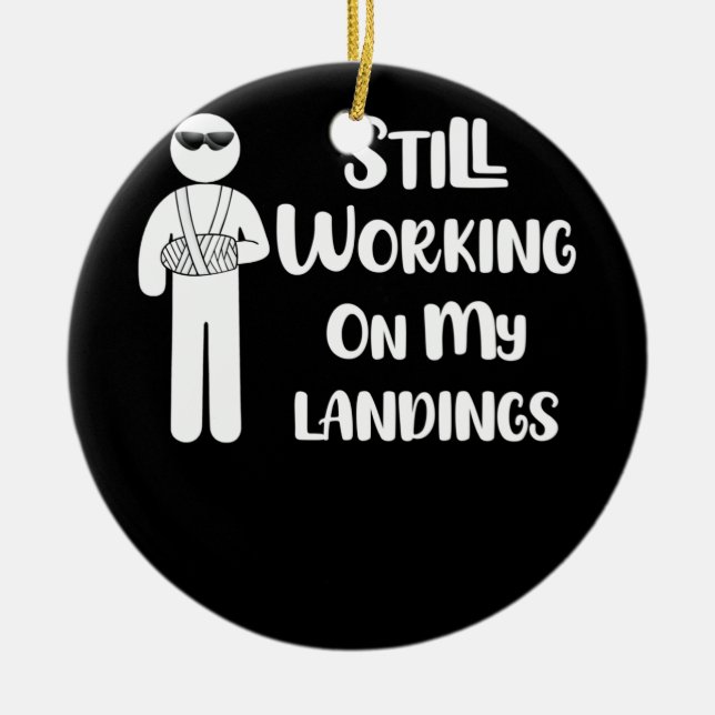 Broken Arm Kids får bra jobb med landningar Julgransprydnad Keramik (Framsidan)