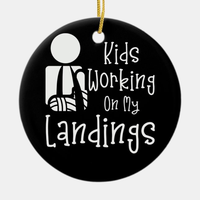 Broken Arm Kids får bra jobb med landningar Julgransprydnad Keramik (Framsidan)