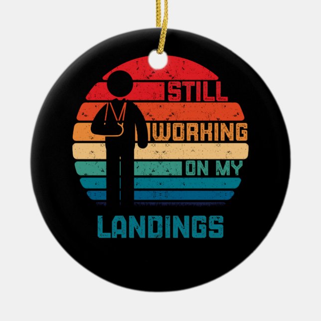 Broken Arm Kids får bra jobb med landningar Julgransprydnad Keramik (Framsidan)