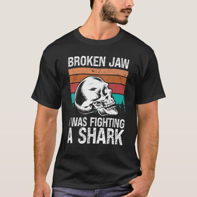 Broken Jaw Recovery Fighting Sharks Broken Jaw Sur T Shirt (Framsida)
