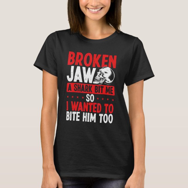 Broken Jaw Survivor Shark Attack Broken Jaw Recov T Shirt (Framsida)