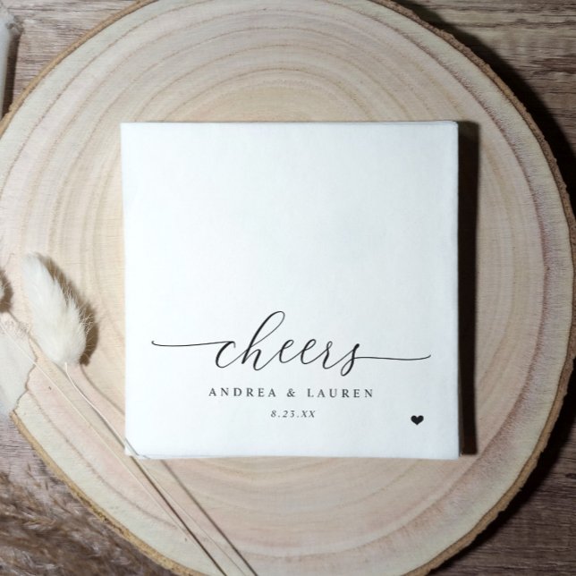 Bröllaksservetter Cheers Modern Hjärtformad Bröllo Pappersservett (Cheers wedding napkins - black and white modern simple personalized cocktail napkins)