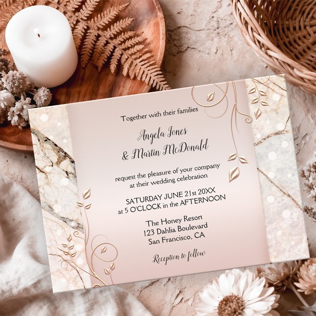 Bröllbjudan till elegant Marble Ro Guld Blommigt  Inbjudningar (Wedding invitation featuring rose gold floral swirls on blush pink with marble and light sparkles)