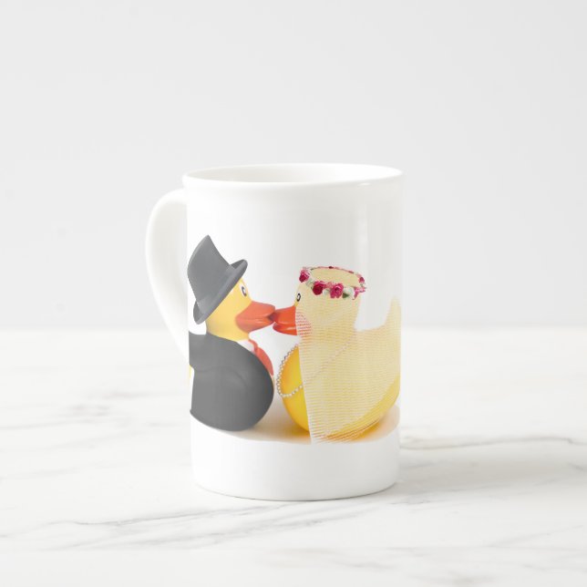 Bröllingsänder 4 ...  keramiska muggar benporslin mugg (Framsida vänster)