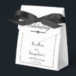 Bröllop-årsdagen Elegant Classic Anpassningsbar Wh Presentaskar<br><div class="desc">Bröllop-årsdag Elegant Classic för alla Bröllop-årsdagar Anpassad vit favoritruta för enkel Chic. Favoritlåda med elegant personlig Bröllop-årsdagen med Bride och Groom Namn och Giftermål och eventuella årsdatum. Klicka på Anpassa den här mallen om du snabbt och enkelt vill anpassa favoritrutan på Bröllop-årsdagen med dina egna uppgifter. Den vita favoritrutan i...</div>