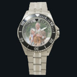 Bröllop-årsdagen för Anpassningsbarna Fotopaketet Armbandsur<br><div class="desc">Personligens fotoklocka för din bröllop-årsdag (eller anpassa dig efter vad du vill!). Mallen är inställd så att du kan lägga till ett eget foto och du kan även redigera all text om du vill. Ordalydelsen sitter på ett halvgenomskinligt gräns-överlägg ovanför fotot. Exempeltexten lyder "NAMN ♥ NAMN ... "I modern versaltypografi....</div>